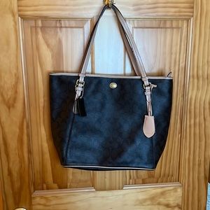 Coach Signature Tote